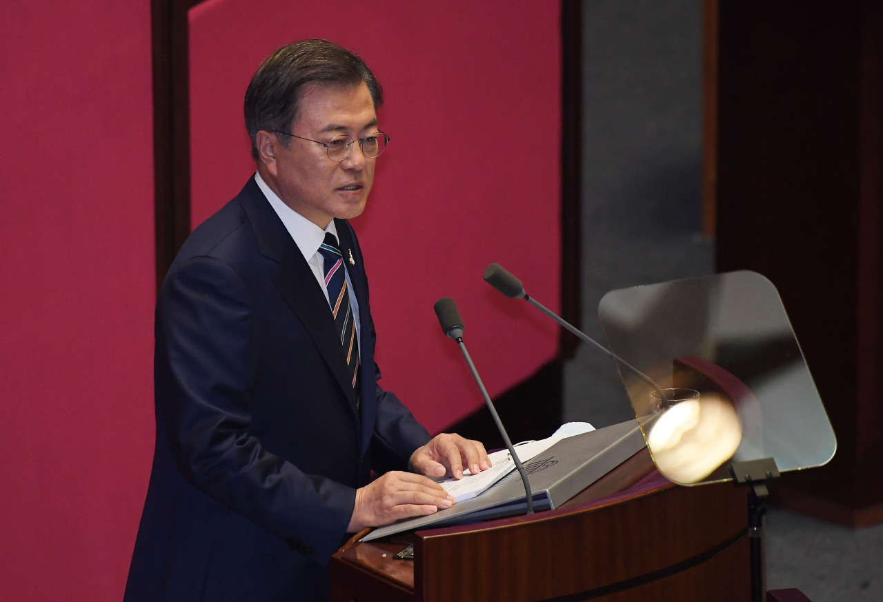 President Moon Jae-in addresses the National Assembly on Thursday. (Yonhap)