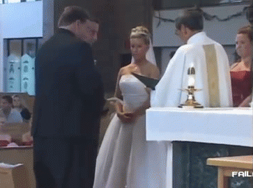 15 tai nạn đám cưới khiến cô dâu, chú rể méo mặt - Ảnh 14.