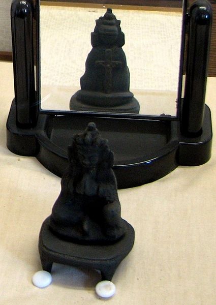 Image:Buddhist statue with hidden cross on back.jpg