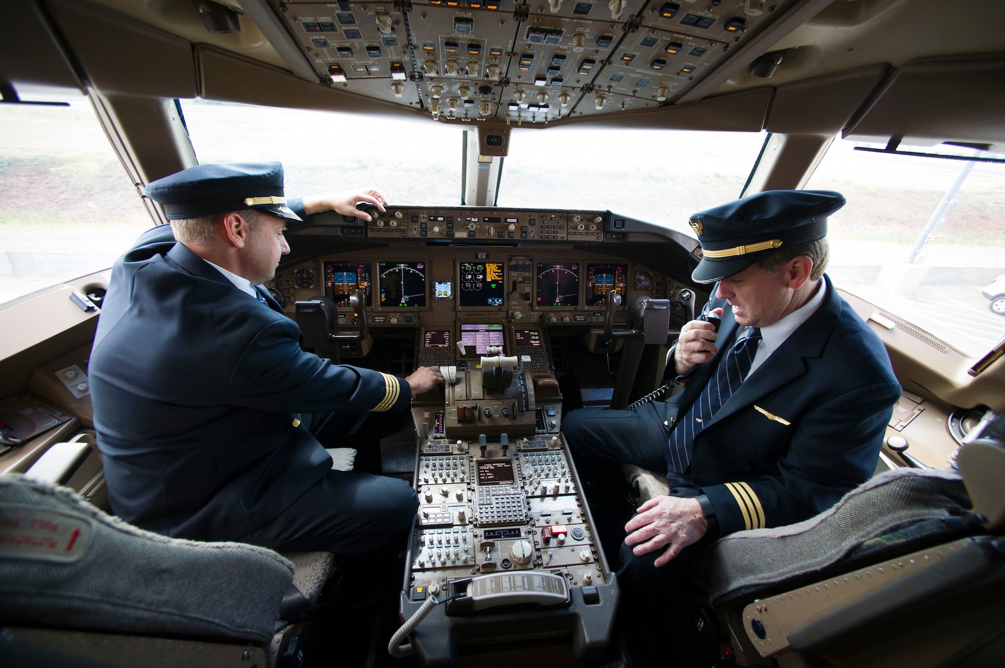 United Airlines pilots Boeing 777