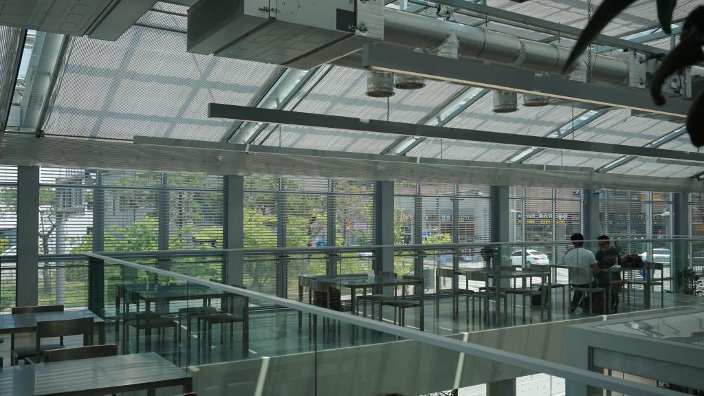 대화와 쉼이 오가는 공간23