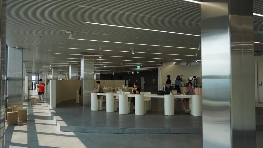 대화와 쉼이 오가는 공간48