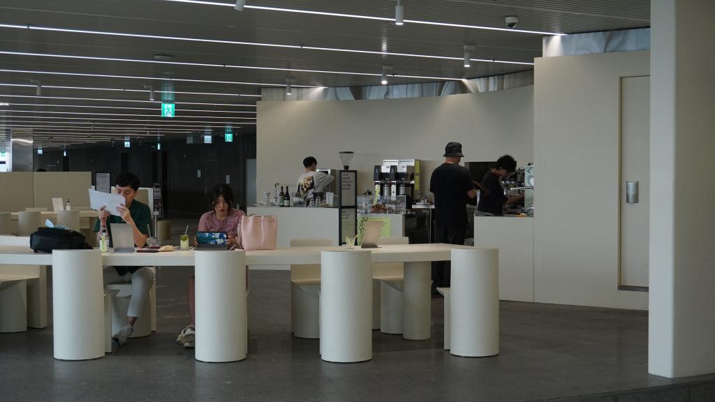 대화와 쉼이 오가는 공간49