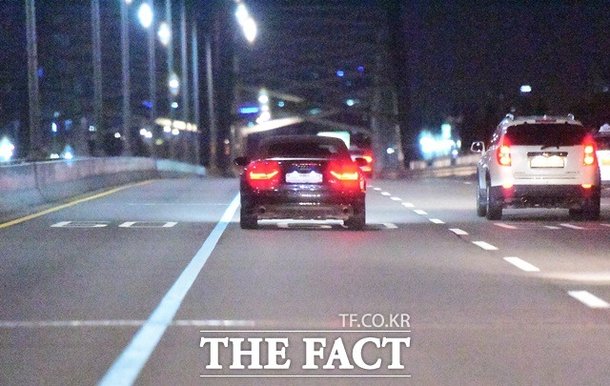 '자이언티가 건너는 양화대교' 22일 오후, 서울 관악구에 사는 이솜을 집에 데려다주고 양화대교를 건너 서울 강서구에 있는 자신의 집으로 향하는 자이언티. /이새롬 기자