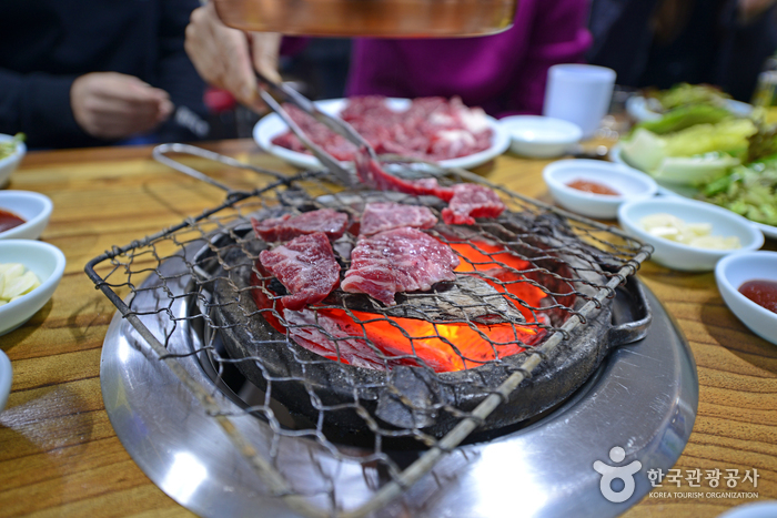 중앙시장 소고기골목에서 맛보는 한우