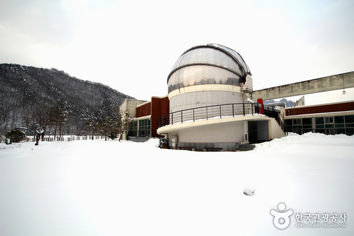 청림천문대 천문관은 돔이 완전 개방된다.