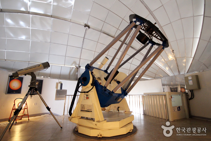 천문관에 있는 1000mm 나스미스식 반사망원경