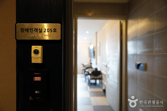 장애인 객실 205호