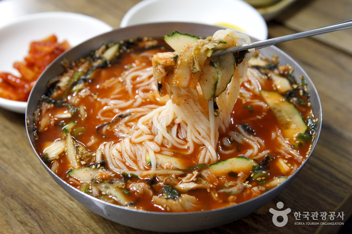 소문난 칼국수의 여름 메뉴, 냉김치칼국수