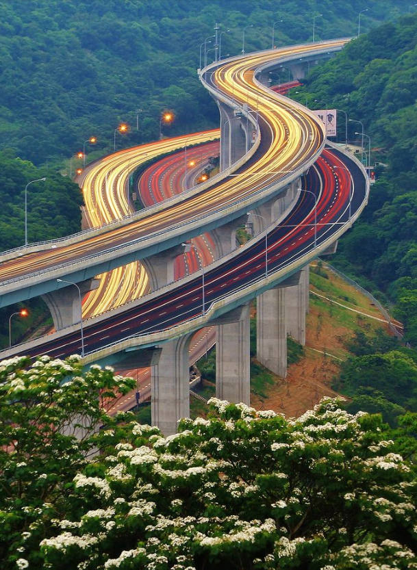 景中有路