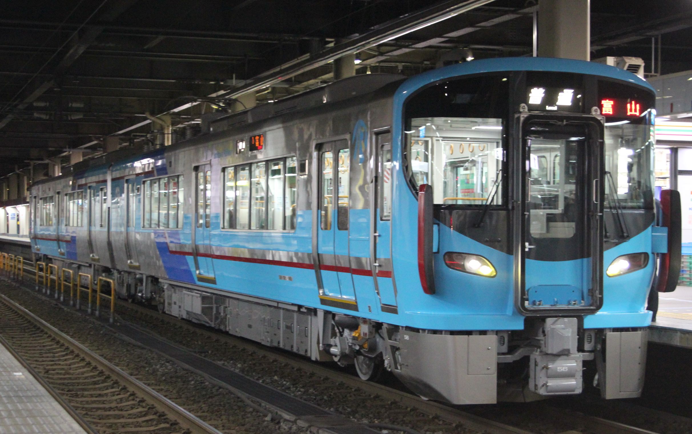 Ishikawa Railway IR521 Kanazawa 201503151841.JPG