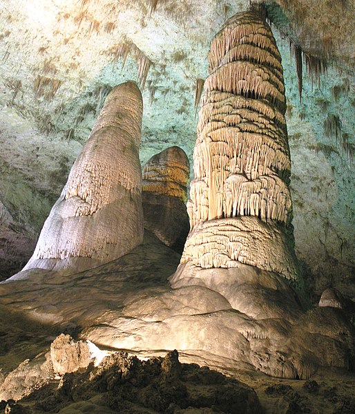 파일:Hall of Giants inside Carlsbad Cavern-46.JPG