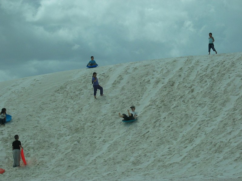 파일:White sands sledding.jpg