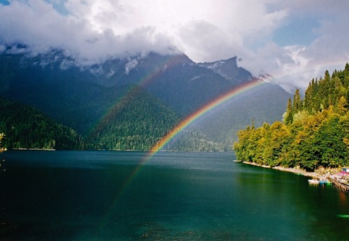 Lake Ritsa (14th place)
