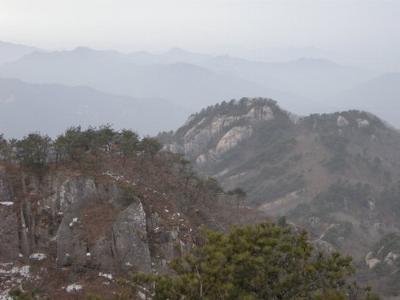 장쾌하게 솟은 암릉, 마르지 않는 옥수…경북 문경·충북 괴산 대야산(93...