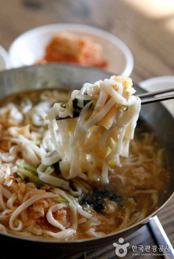 '박재숙농가민박'의 안동건진국수