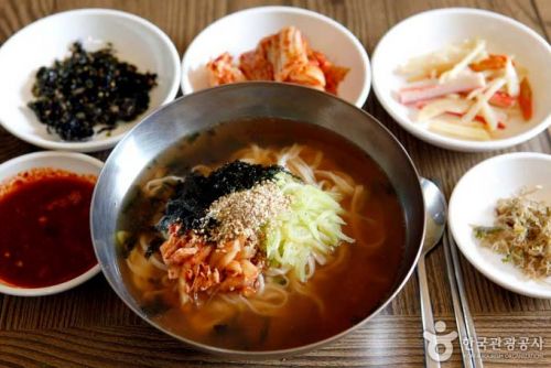 소박한 시골 반찬과 건진국수 상차림