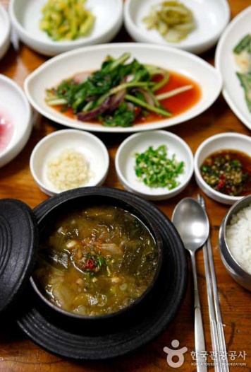 맑은 된장국처럼 시원한 맛이 일품인 경상도식 추어탕