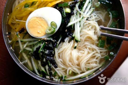 사계절 사랑받는 시원한 냉우동