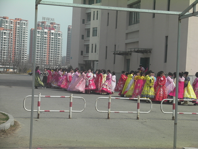 ▲ 4월 15일, 단둥의 북한 노동자들은 야유회와 운동회를 했다(2016년). ⓒ강주원