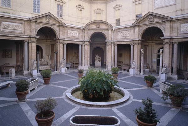 italia-Rome-Cortile Ottagonale.JPG