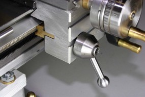Feed Knob Engages Brass Nut with Lead Screw