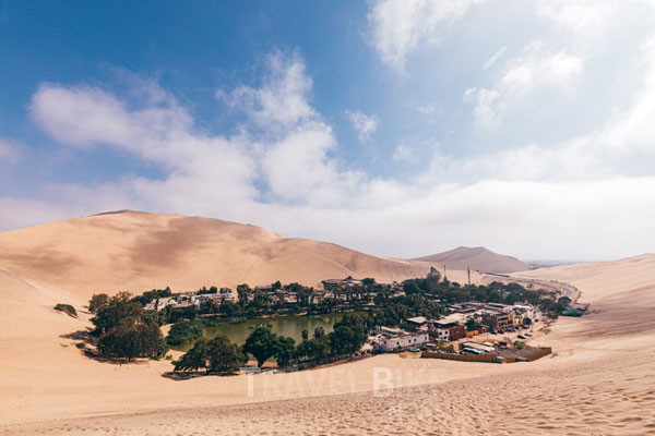 끝없이 펼쳐지는 모래사막과 시시각각 변하는 구름이 만들어내는 장관으로 신비로운 분위기의 와카치나는 거대한 모래 언덕에 둘러 싸인 작은 오아시스 주위에 세워진 마을이다. 사진/ 페루관광청