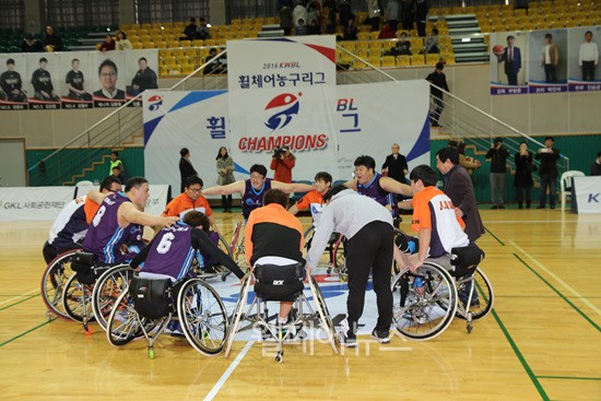 ▲ 승리의 기쁨을 나누는 챔피언 제주 선수들. ⓒ정두리 기자