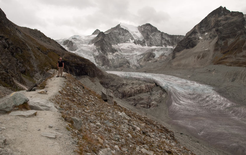 Hiking up the lateral moraine towards Cabane de Moiry Hiking up the lateral moraine towards Cabane de Moiry