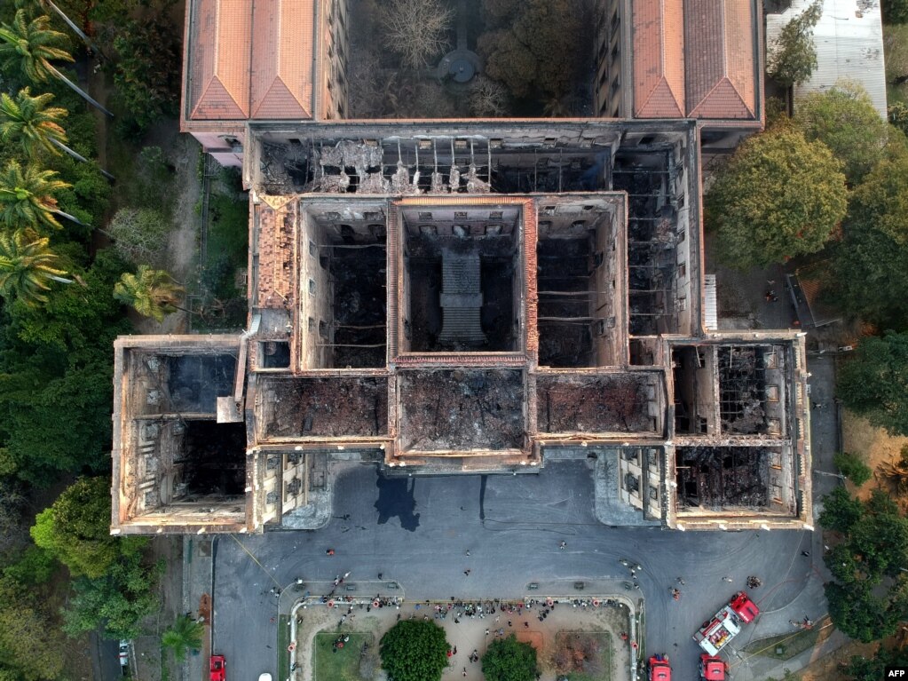 화재로 소실된 브라질 리우데자네이루 국립박물관을 드론으로 공중 촬영한 사진.