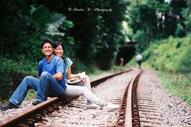 couple on railway trackì— ëŒ€í•œ ì´ë¯¸ì§€ ê²€ìƒ‰ê²°ê³¼
