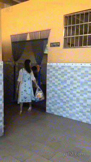 물건 찾는 여자 gif 이미지 검색결과