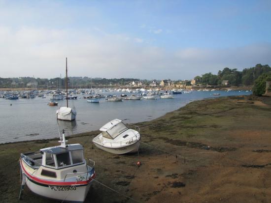 Le port de Ploumanac'h à marée basse - Photo de Hotel des Rochers ...