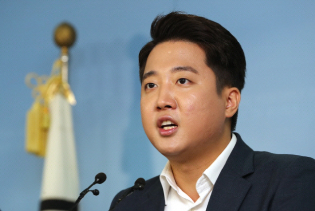 '박원순 시장이 신천지 허가' 이준석 주장에 서울시 '국장 전결 사항…이름도 달라'