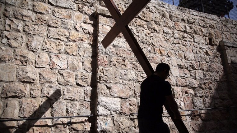 Thousands trace Jesus's footsteps on Good Friday in Jerusalem ...