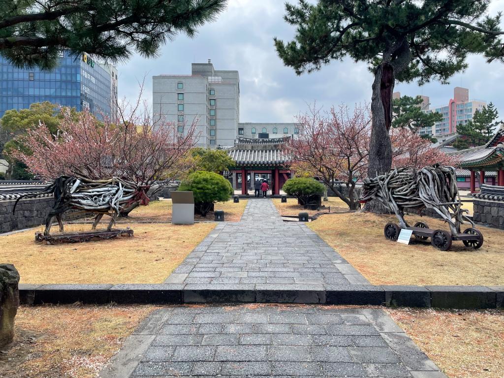 제주에 봄이 온다 : 관덕정 그리고 제주목관아2