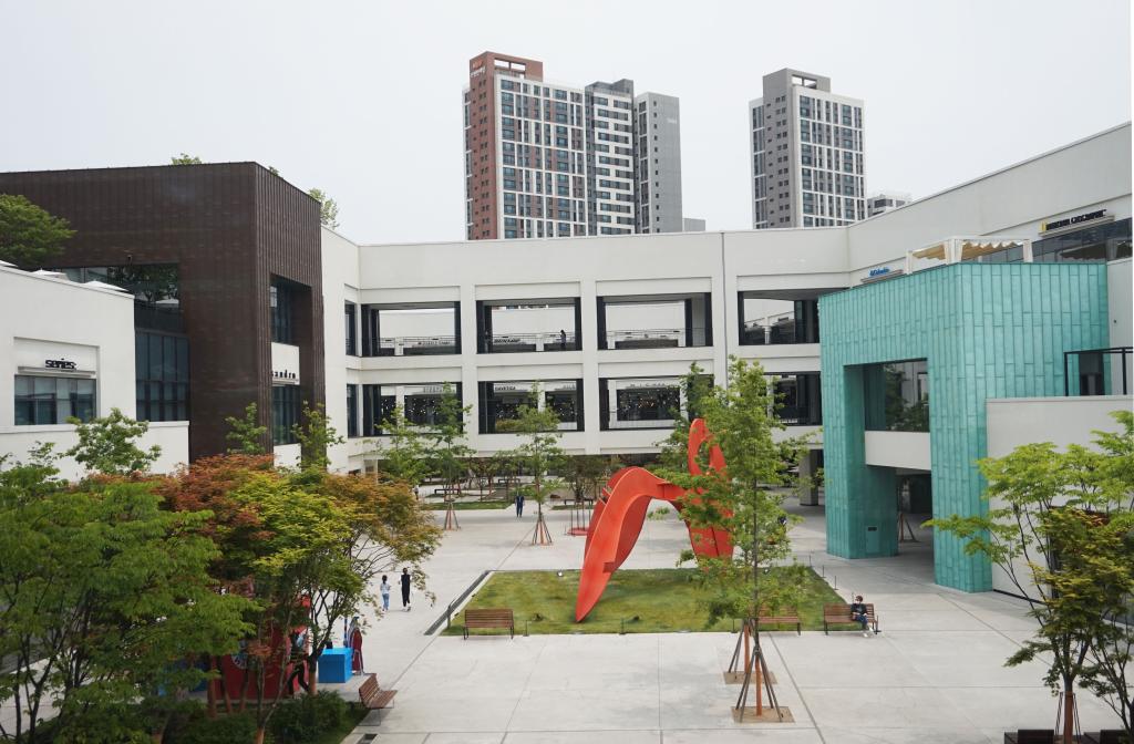 하이메 아욘의 놀이터, 복합문화공간 SPACE 13