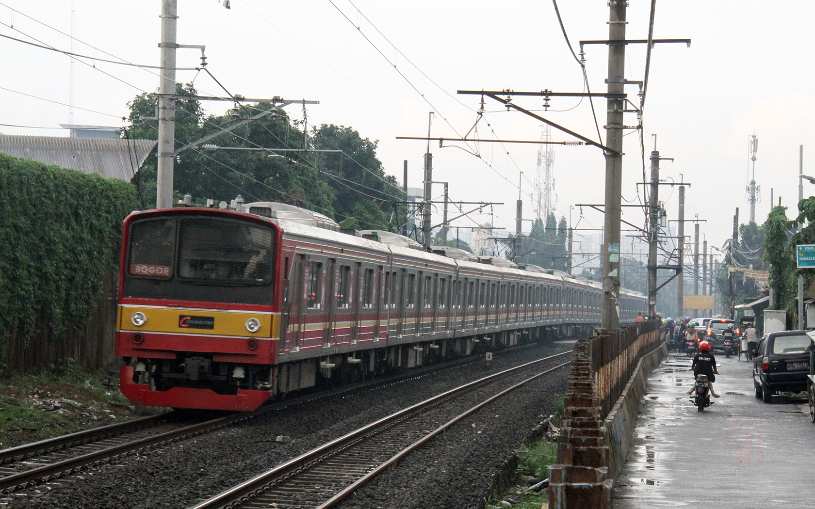 205-143F Stamformasi 12 Kereta.jpg