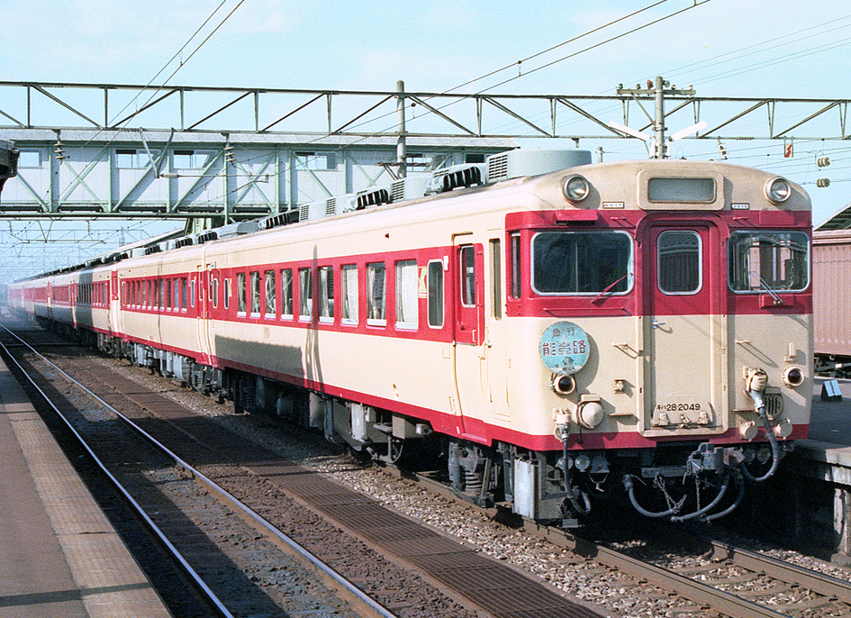 Kiha28 2049 video car.jpg