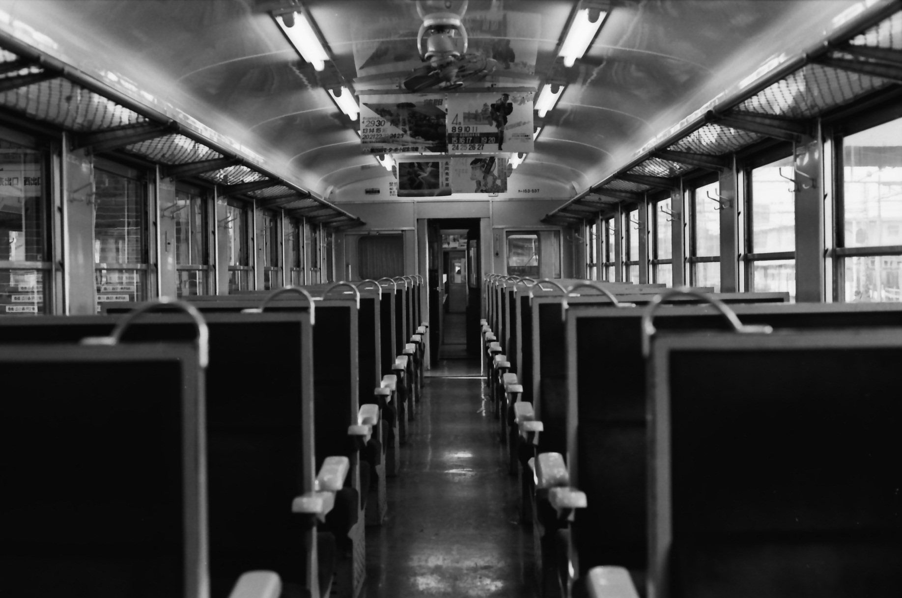 Inside of JNR Class 153 (without air-condition).jpg