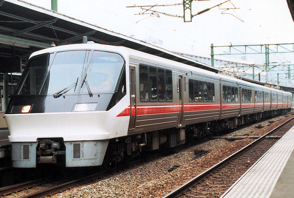 登場時の塗装(1990年 小倉駅)