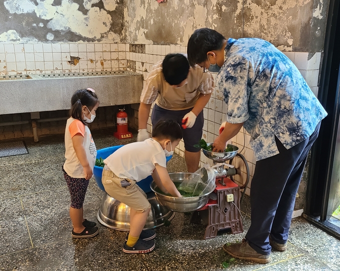 15일 탑동농장 내 실험목장 AGIT에서 체험 프로그램 ‘마음에 자연색 물들이기’가 진행됐다. (사진=신연경 기자)