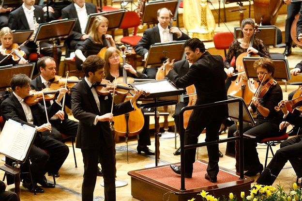 hr-Sinfonieorchester에 대한 이미지 검색결과