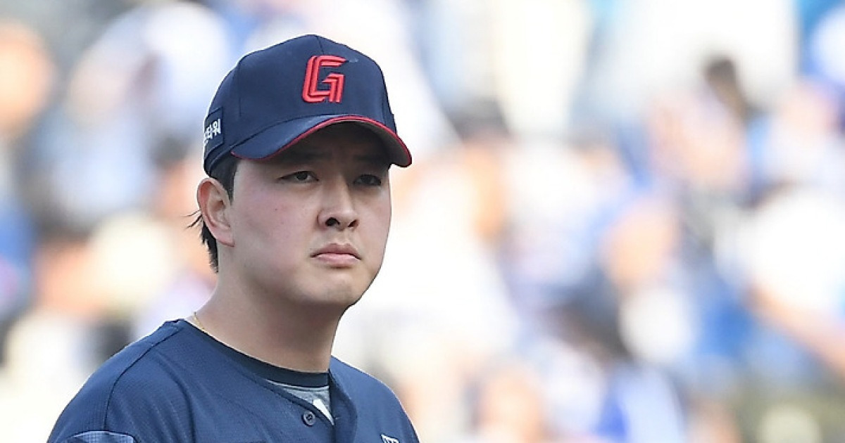 김태형 감독 결단! '교통사고' 김원중 마무리 반납 → "요즘 145㎞로는 못 버틴다" [창원 현장]