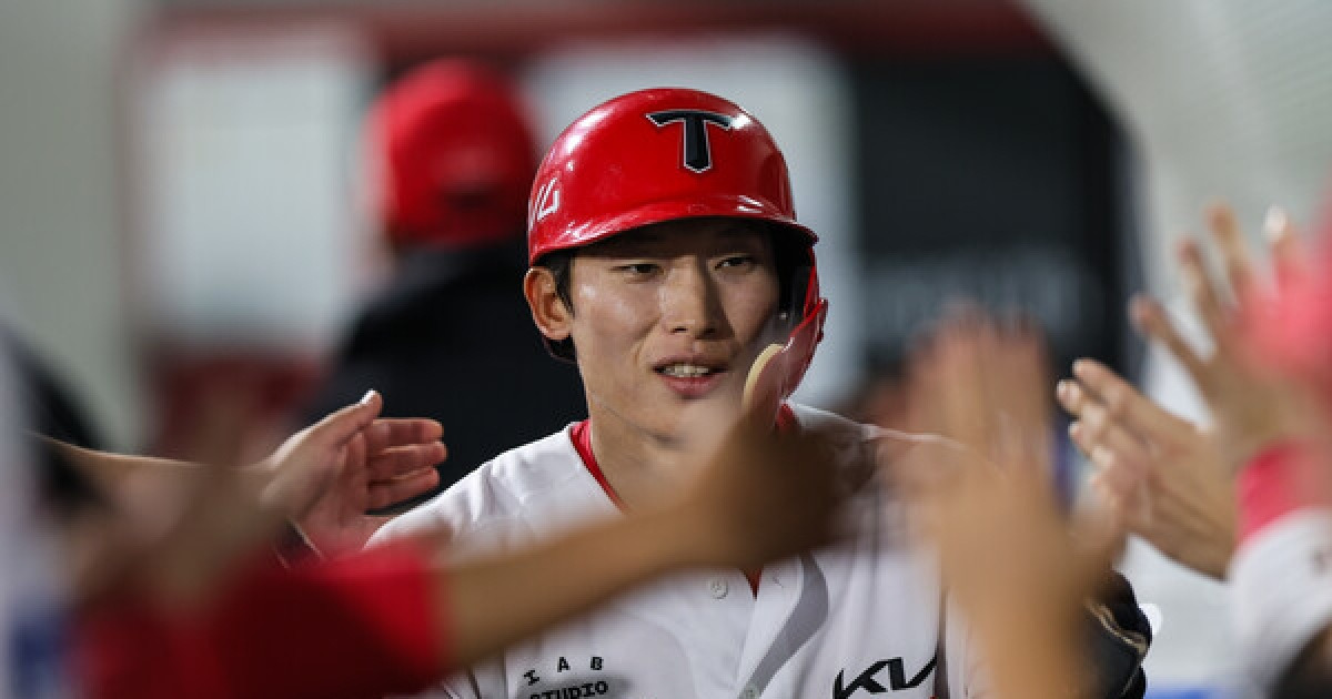 올해 KIA 유니폼 대세는 ‘김호령’...눈부신 활약에 판매량 '7배' 껑충 [스춘 이슈]