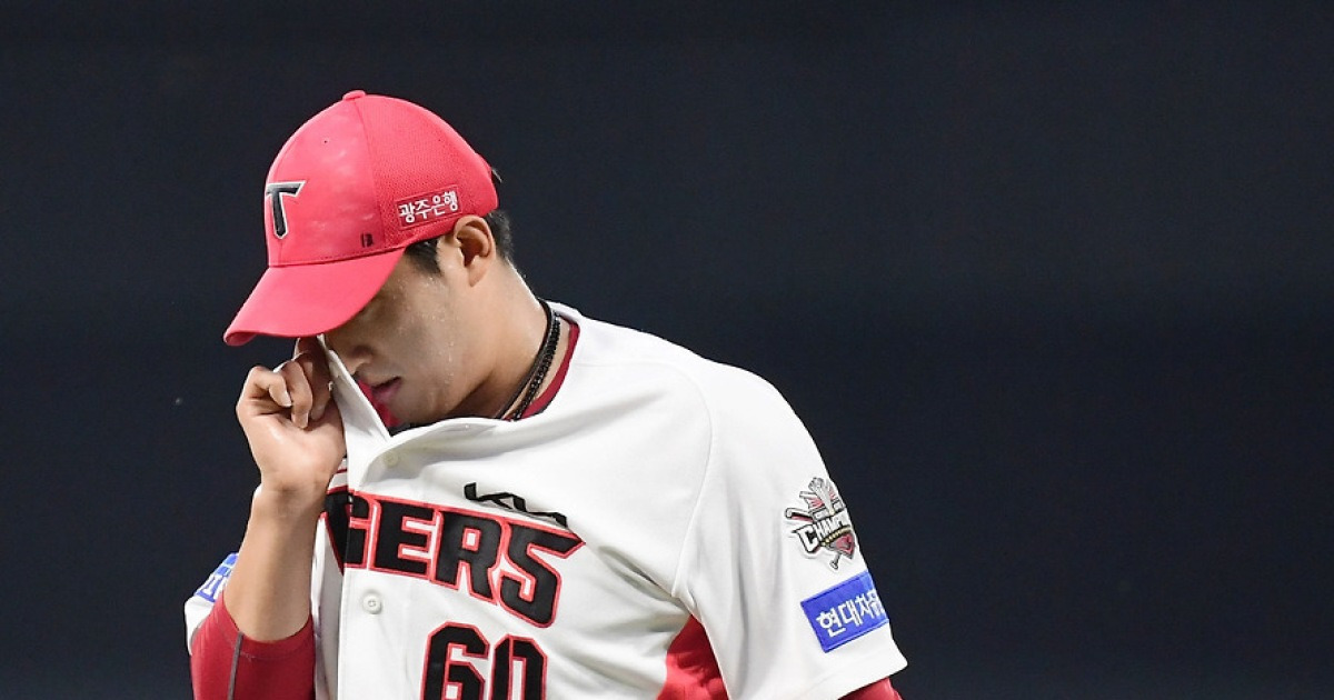 '어쩌면 대형 변수' KIA 이 선수 개막 어려울지도…"조금 늦을 수 있다, 초반에 안 되면"