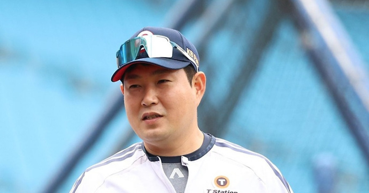 '연봉 42억 껑충' 그런데 타율 6푼9리 무슨 일인가…KBO 최초 대기록 주인공의 믿기 어려운 현실