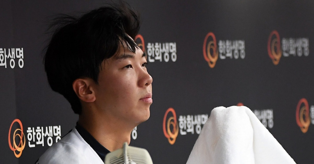 '실책→실책→실책→난타' 순식간에 7실점 실화냐? 20세 한화 영건에게 이런 시련이…'넋나간' 수