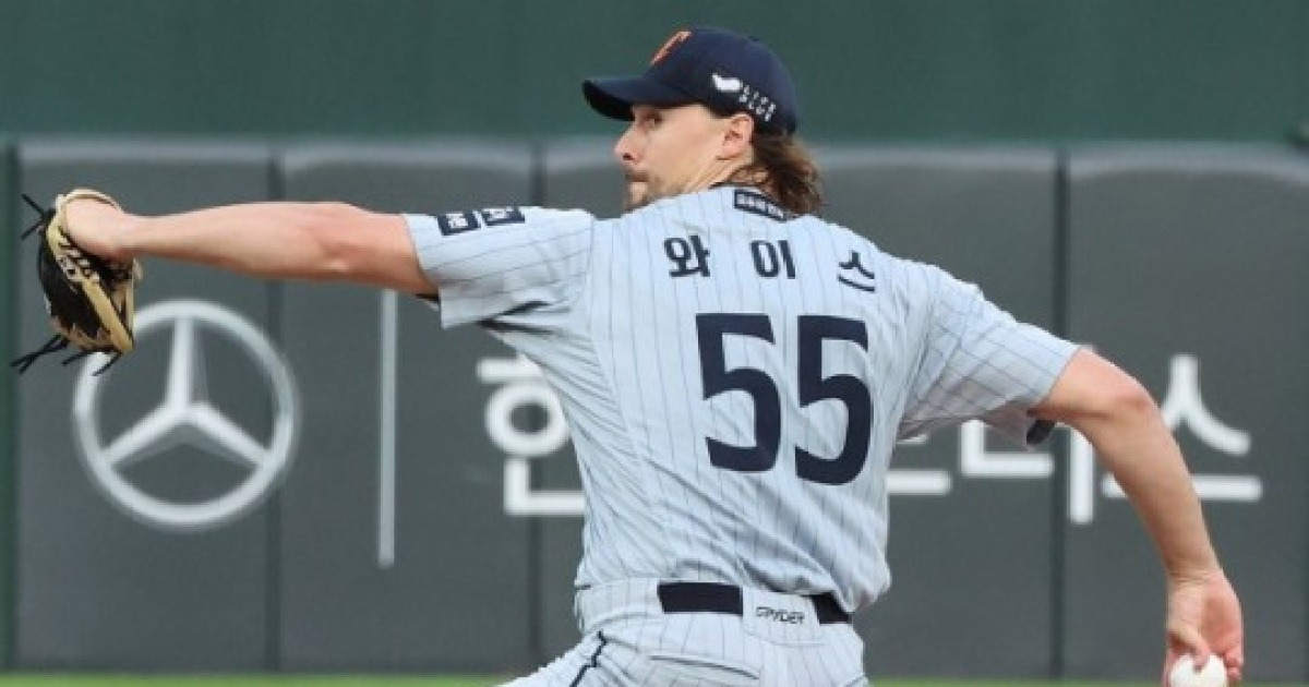 '웃을 일 아니야!' 한화 와이스가 이상해져, 최근 4경기 ERA 6.75 슬럼프 빠졌나?...후반기 한화 로테