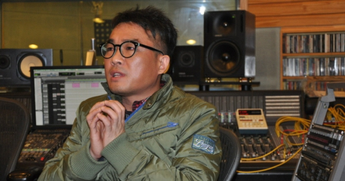 김건모, 2019년 논란 후 첫 근황 포착.."웃는 모습 정말 멋져"